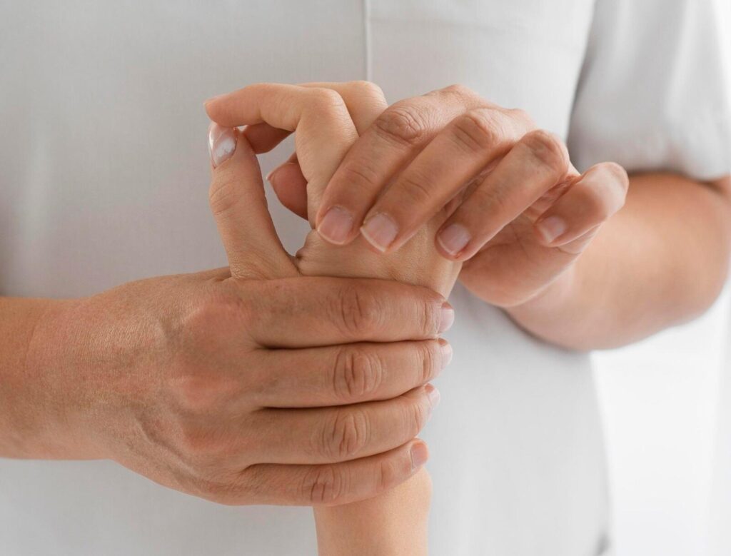 Jaki lekarz od bólu stawów rąk