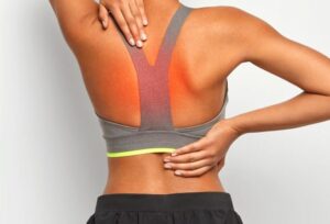 Ból między łopatkami